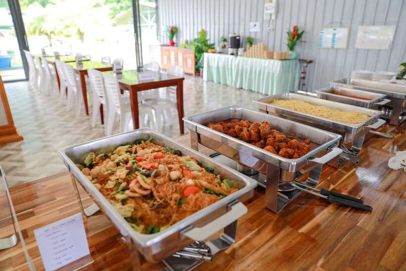 Phi Phi Highlight: Full-Day Island by Speedboat or Catamaran - Lunch at a beachside restaurant