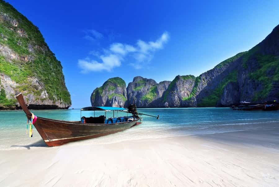 Phi Phi Islands: Maya Bay Tour By Private Longtail Boat - A private start from Ton Sai Pier