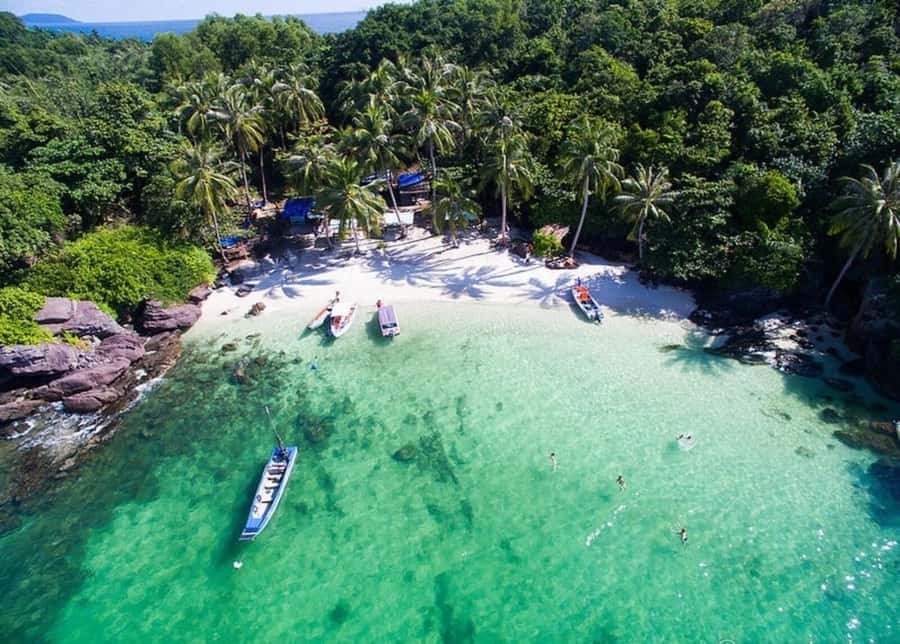 Phu Quoc : 3 Island Hopping and Snorkeling Day Trip - Lunch on board, with a seasonal menu