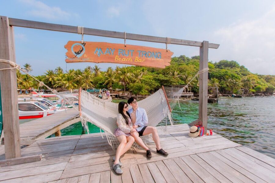 Phu Quoc: Explore 3 islands & Exciting Jetski Combo Tour - Reaching the port by covered canoe