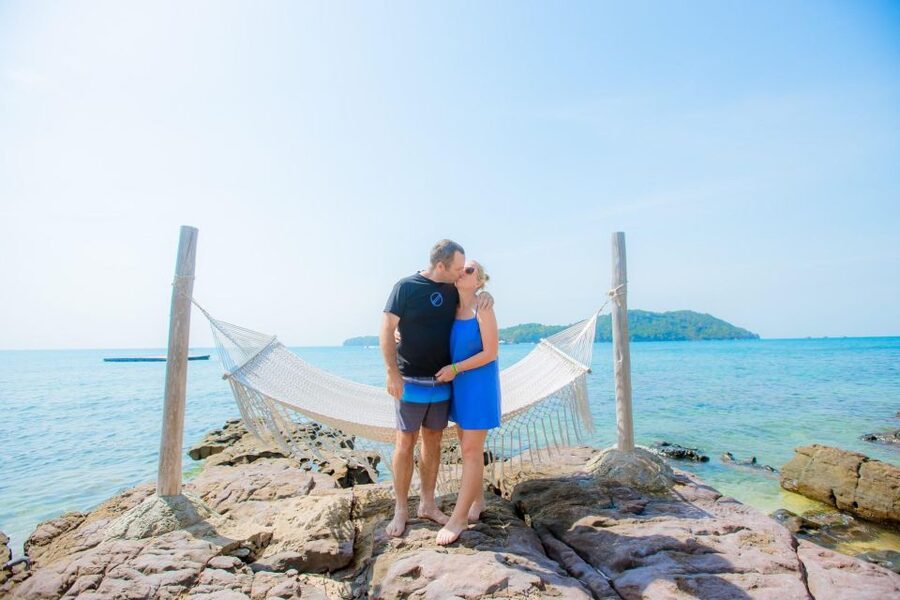 Phu Quoc: Explore 3 Islands & Parasailing and Jetski Combo - Canoe travel from the port to Hon May Rut