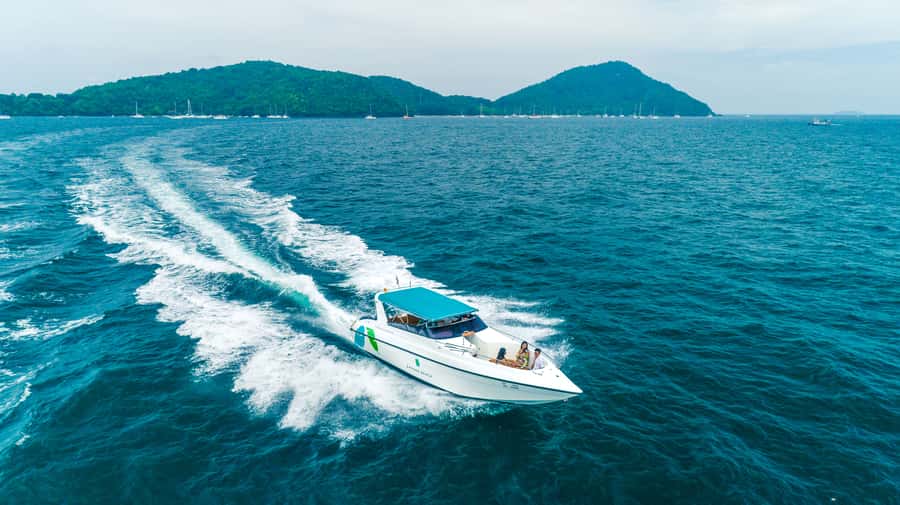 Phuket: Banana Beach Speedboat Island Experience with Lunch - Snorkeling with fish close to shore