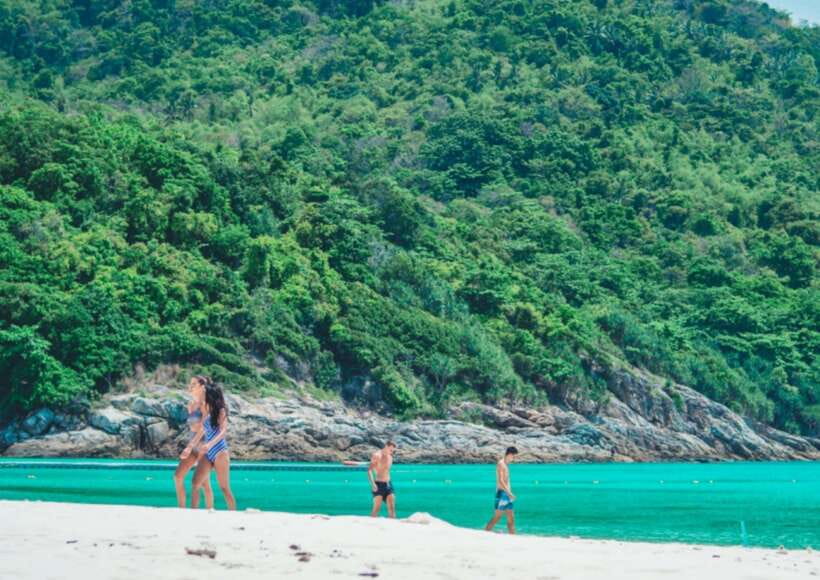 Phuket: Coral Island Catamaran Cruise with Sunset Dinner - Thai buffet dinner aboard the catamaran