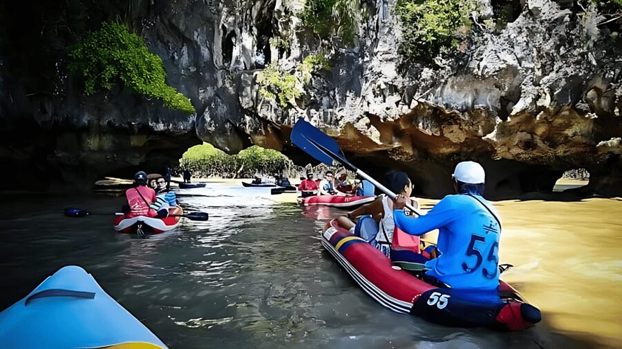 Phuket: James Bond Island Sea Canoe with lunch by Big Boat - The crowded beauty of James Bond Island