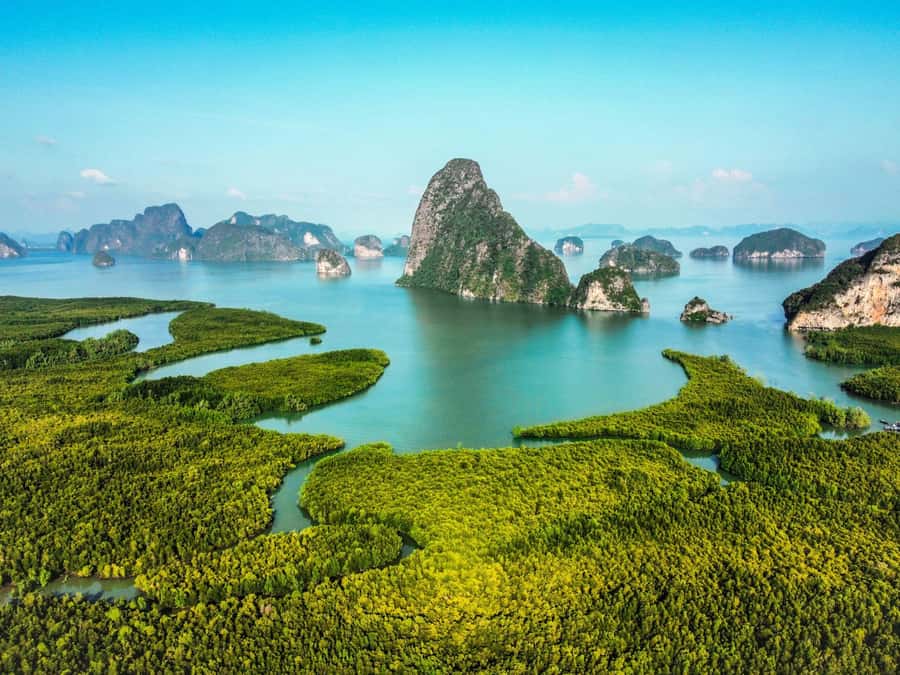 Phuket: James Bond Island Speedboat Tour with Canoeing - Panyee Island combines lunch with local life