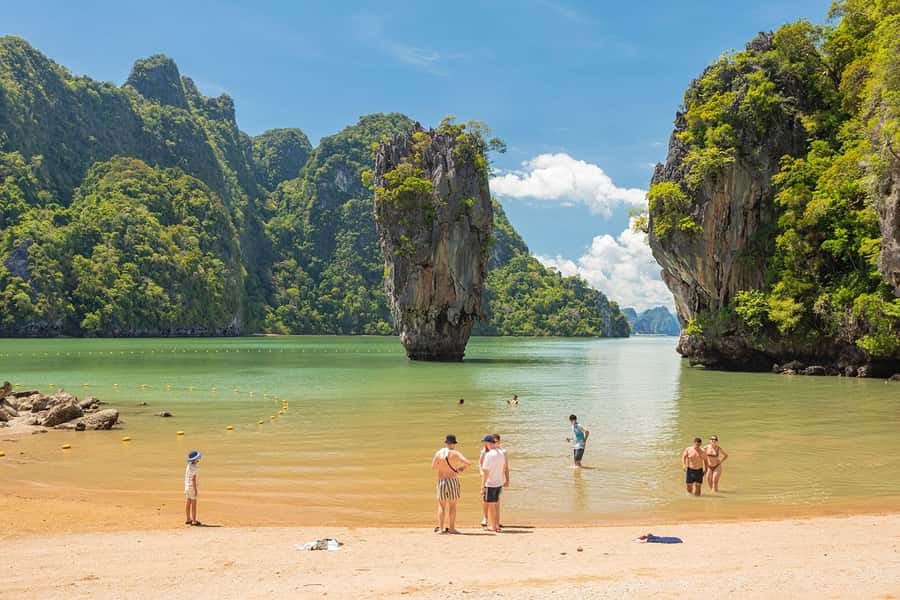 Phuket: Lazy Khao Phing Kan & Yao Islands Speedboat Day Tour - Lunch above the water at Panyee Island