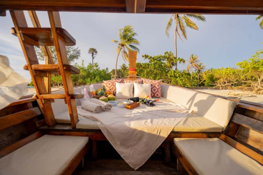 Phuket: Luxury Private Longtail Boat Islands Discovery Tour - A traditional boat with a private feel