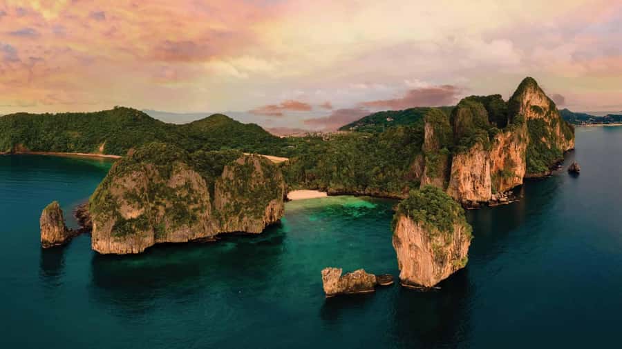 Phuket: Phi Phi Island Sunrise Group Speedboat Tour - The speedboat ride from Boat Lagoon Marina