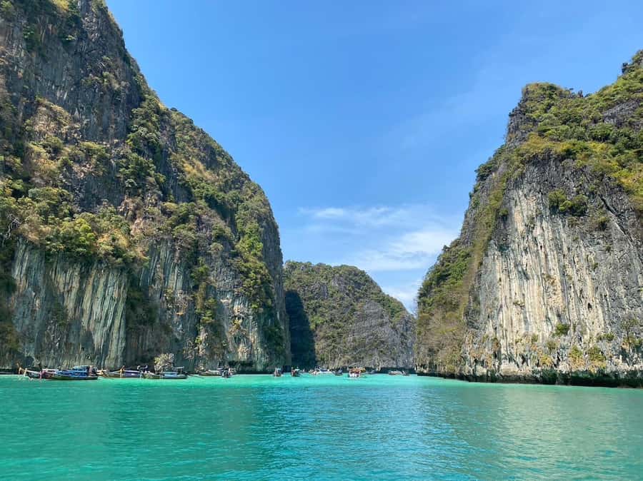Phuket: Phi Phi & Kai Island Private Speed Boat Tour - Phi Phi Don, lunch, and a useful pause