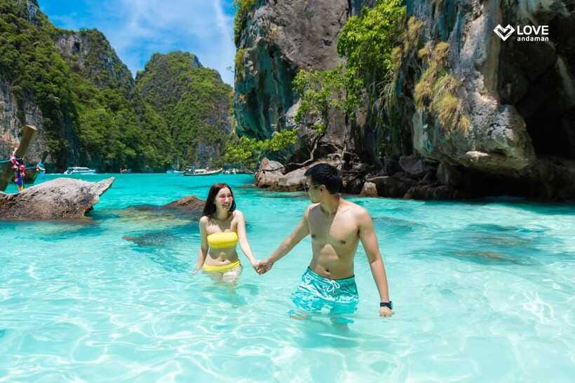 Phuket: Phi Phi Maiton Island Sunset Premium Catamaran Tour - Snorkeling near Phi Phi
