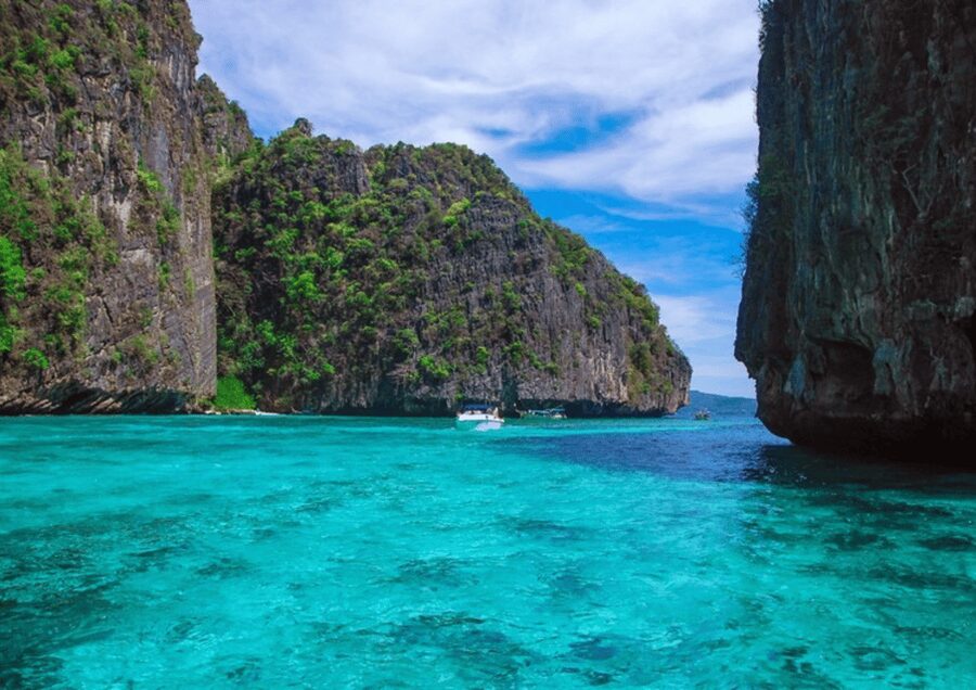 Phuket; Phi Phi, Maya Bay, Bamboo or Khai Island Speedboat - The final return is simple but tiring
