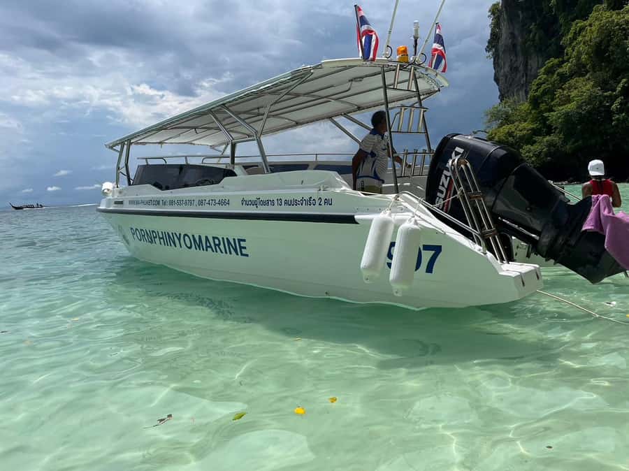 Phuket: Private Luxury Speed Boat to James Bond Island - Lunch and free time at Panyi Village