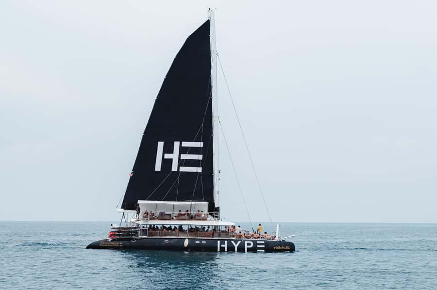 Phuket: Racha and Coral Island Sunset Catamaran Party Tour - Lunch, Thai food, and the question of where you eat
