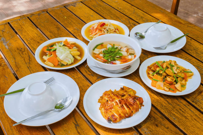Phuket: Racha and Coral Islands Speedboat Trip with Lunch - The guide and language setup