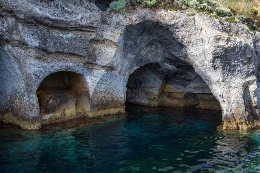 Ponza: Palmarola & Ponza Island Cruise with Swimming & Lunch - Key points at a glance