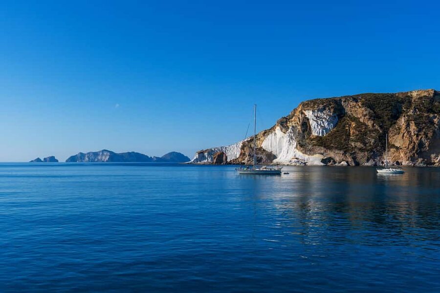 Ponza: Palmarola & Ponza Island Cruise with Swimming & Lunch - The crossing to Palmarola and O’ Francese beach