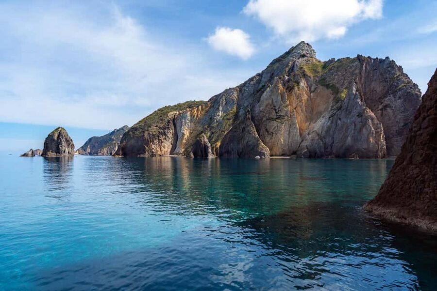 Ponza: Palmarola & Ponza Island Cruise with Swimming & Lunch - The northern coves, Spaccapolpi, and Cala Inferno