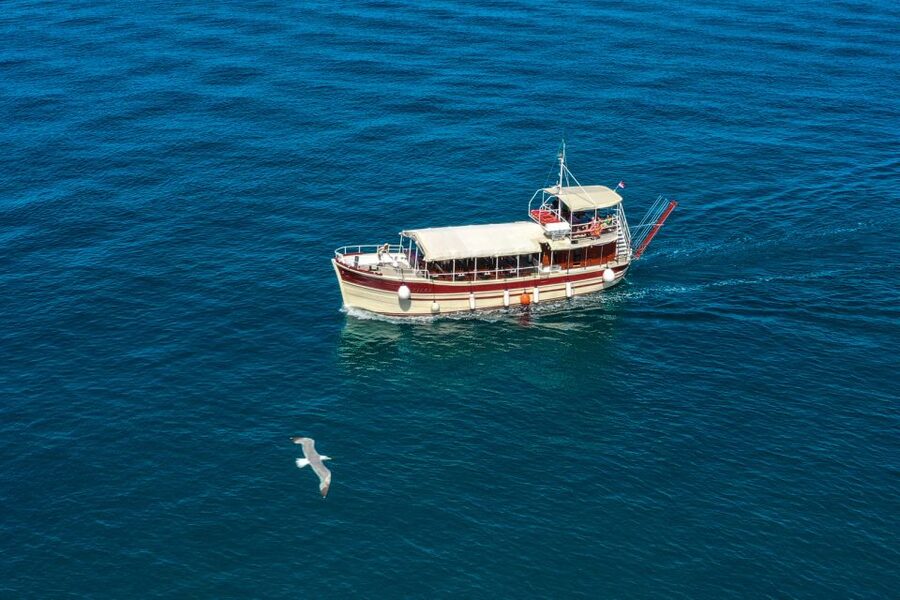 Poreč: Panoramic Morning Cruise Among 20 Islands with Drinks - How wind and waves can change the morning