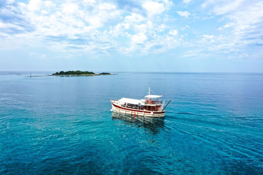 Poreč: Panoramic Morning Cruise Among 20 Islands with Drinks - Drinks, coffee, and the social side of the boat