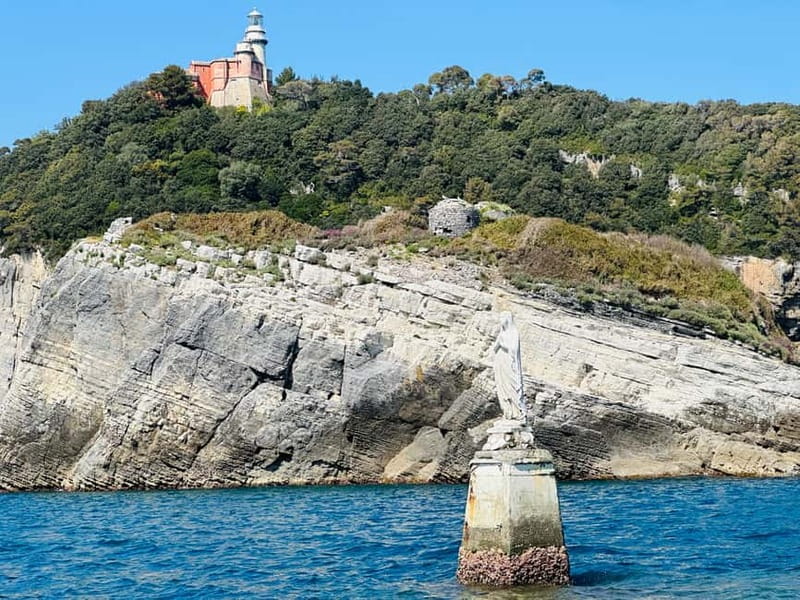Portovenere: a boat tour to discover its islands - Scola Tower and the start of the island route