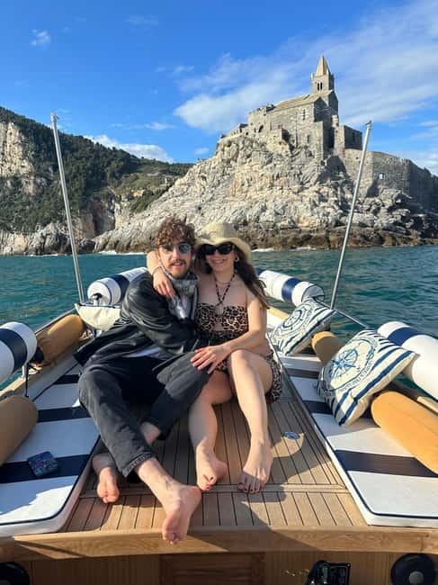 Portovenere: a boat tour to discover its islands - The return past San Pietro and Byron Grotto