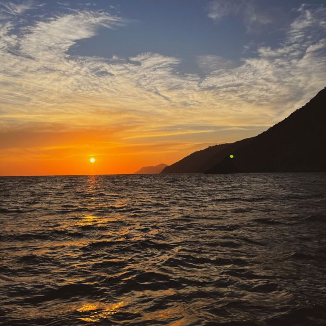 Portovenere: Palmaria Island & Lord Byron Cave Sunset Cruise - Meeting the boat at Môle Doria