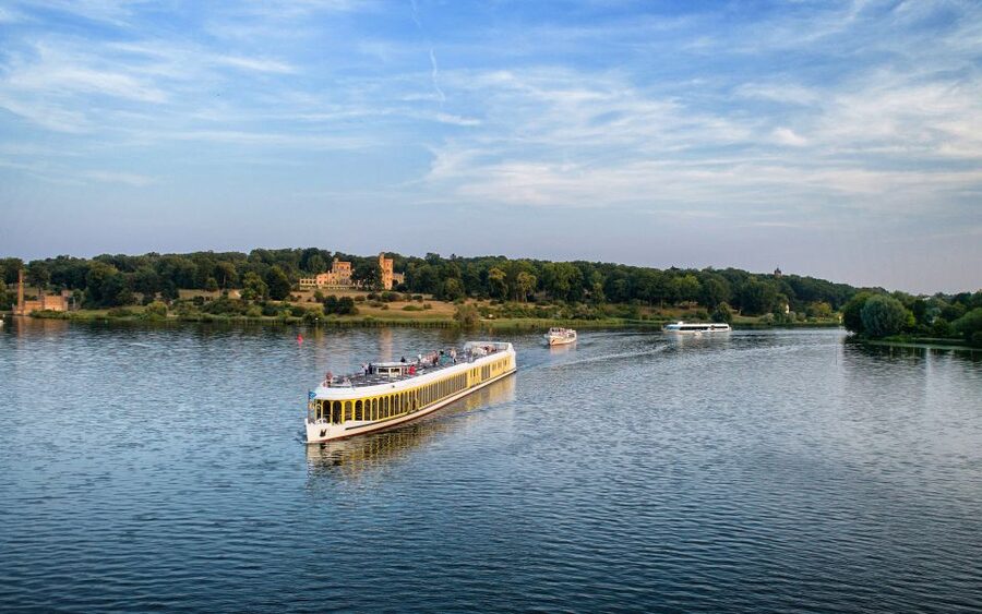 Potsdam by Boat: Island Cruise - Caputh, a village beside the water