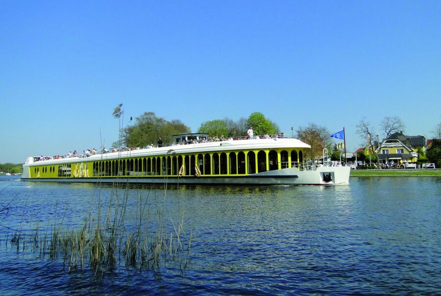 Potsdam by Boat: Island Cruise - Marble Palace and Cecilienhof Palace