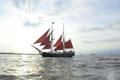 Premium Pirate Beach Adventure, Open sea Rope Swing, Drinks+Lunch