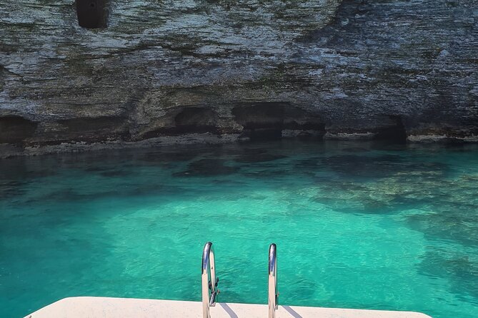 Private Bermuda Boat Charter Cliff Jumping, Islands & Sightseeing - What the private price means for your group