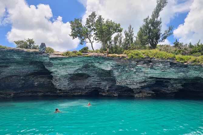 Private Bermuda Boat Charter Cliff Jumping, Islands & Sightseeing - Who will enjoy Island Vibez most
