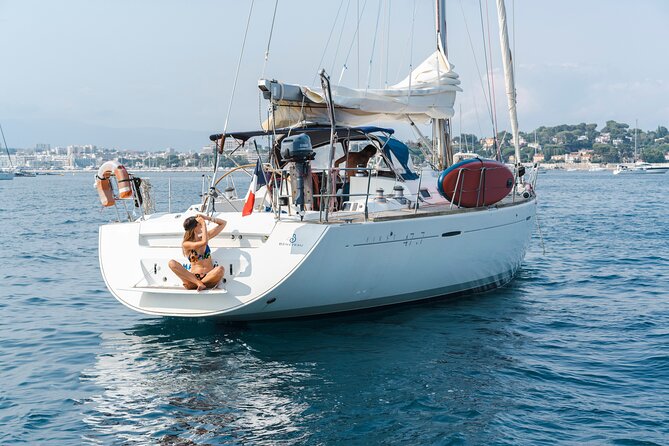 Private cruise to Cap d'Antibes and the Lérins Islands by sailboat - A flexible route to the Bay of Billionaires or La Garoupe