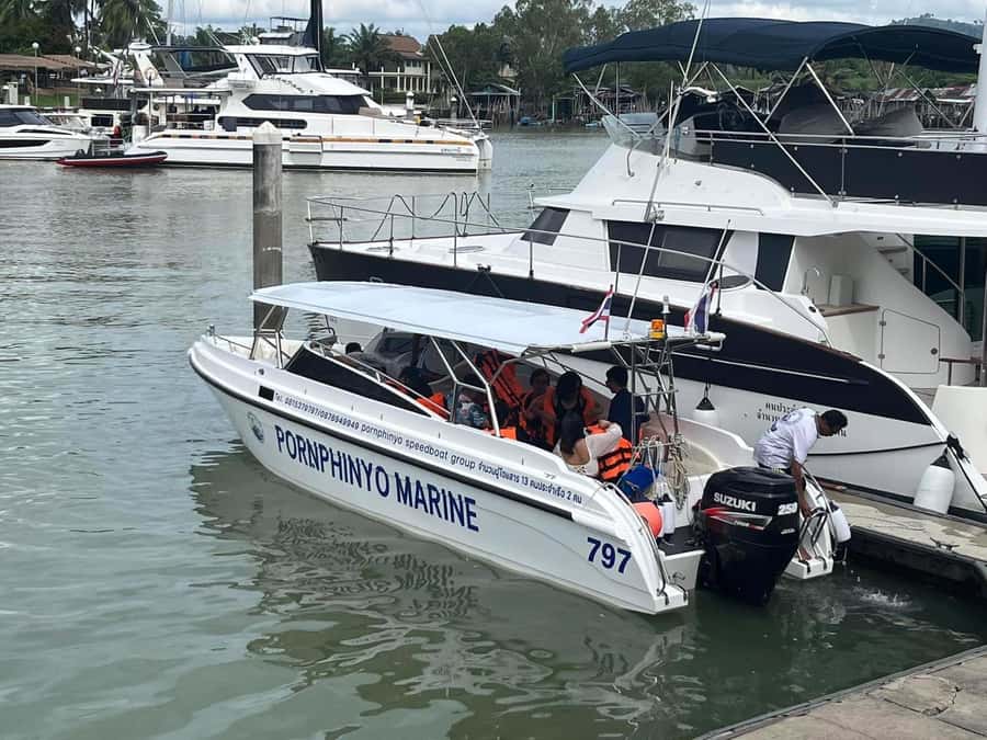 Private Luxury Speed boat to Phi Phi Islands - Pickup from Phuket hotels or Boat Lagoon Pier