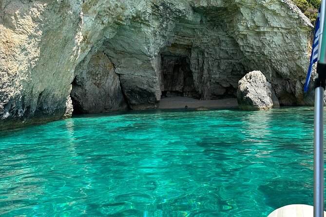 Private Skippered cruise from Corfu to Paxos/Antipaxos islands - Kaltsonísi offers a calmer water stop