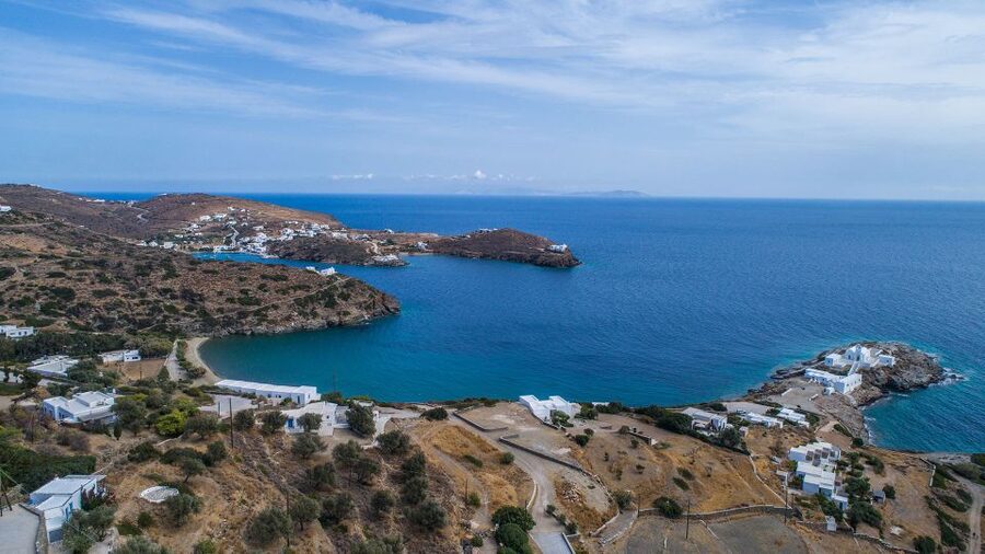 Private Speedboat Cruise to the South Coast of Sifnos Island - Dialiskari and the return to Platis Gialos