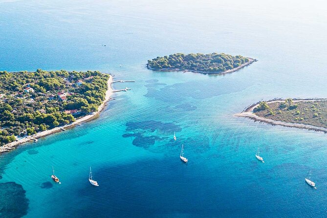 Private speedboat tour to Blue Lagoon and 3 Islands - Blue Lagoon: beautiful water and a busy idea