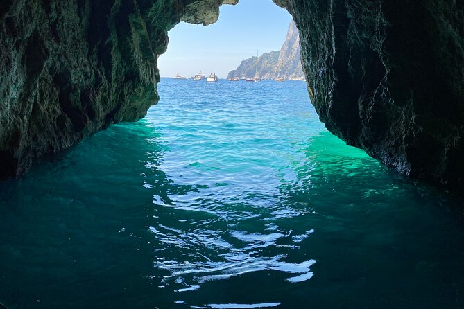 Private Tour of the Island of Capri by Boat and Visit to the Caves - What makes this Capri boat tour worth considering