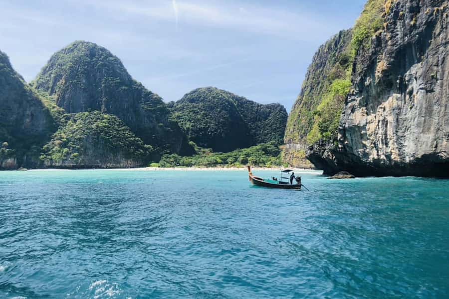 Private VIP Speed Boat Charter to Phi Phi Islands - The ride toward Phi Phi Islands