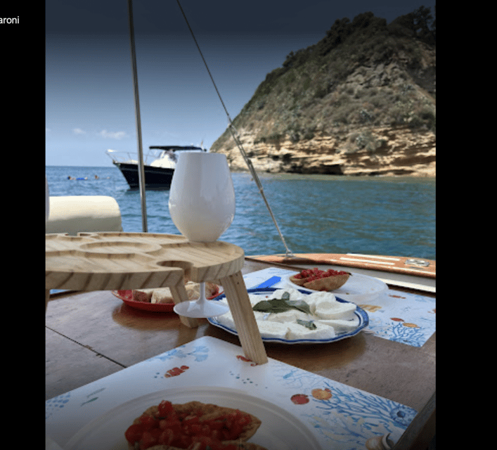 Procida: Boat Tour around the island - Swimming and snorkeling stops along the coast
