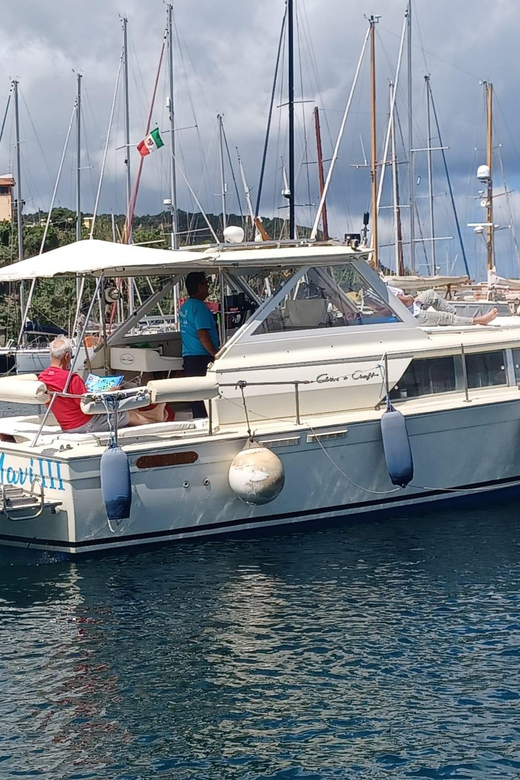 Procida: Boat Tour around the island - A comfortable boat for families and friends