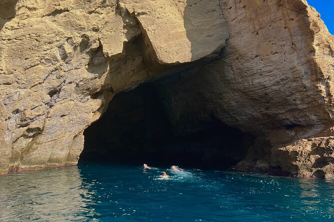 Procida Island Tour by Boat 2h 15m with Swimming and Underwater Photos - Vivara, a protected island seen from the water