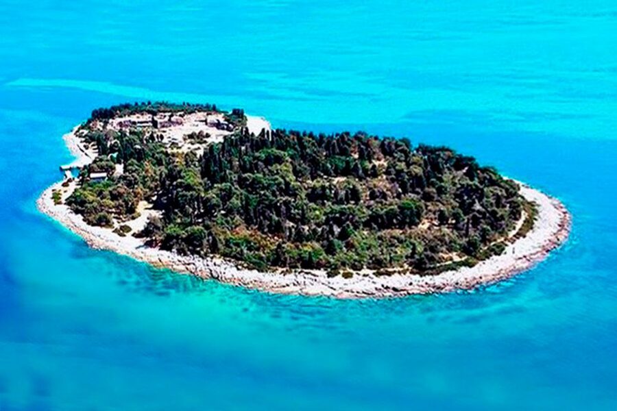 Pula: National Park Brijuni Island Visit & Dolphin Cruise - Cruising around all of Brijuni National Park