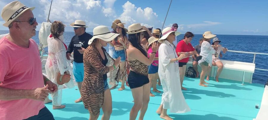 Punta Cana: Saona Island Catamaran Adventure with Lunch - The natural pool and the final swim