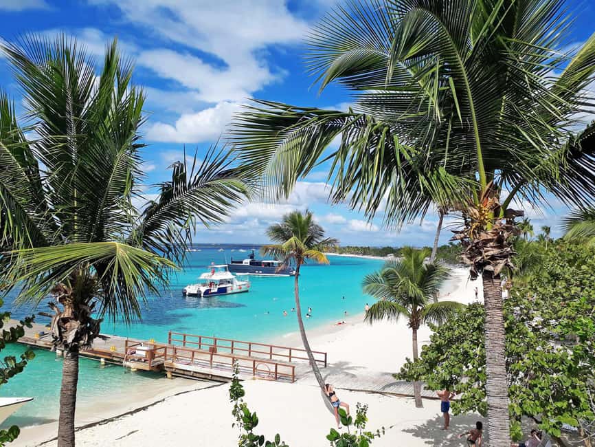 Punta Cana: Saona Island Day Tour and Catamaran Party - Leaving your hotel for Bayahibe