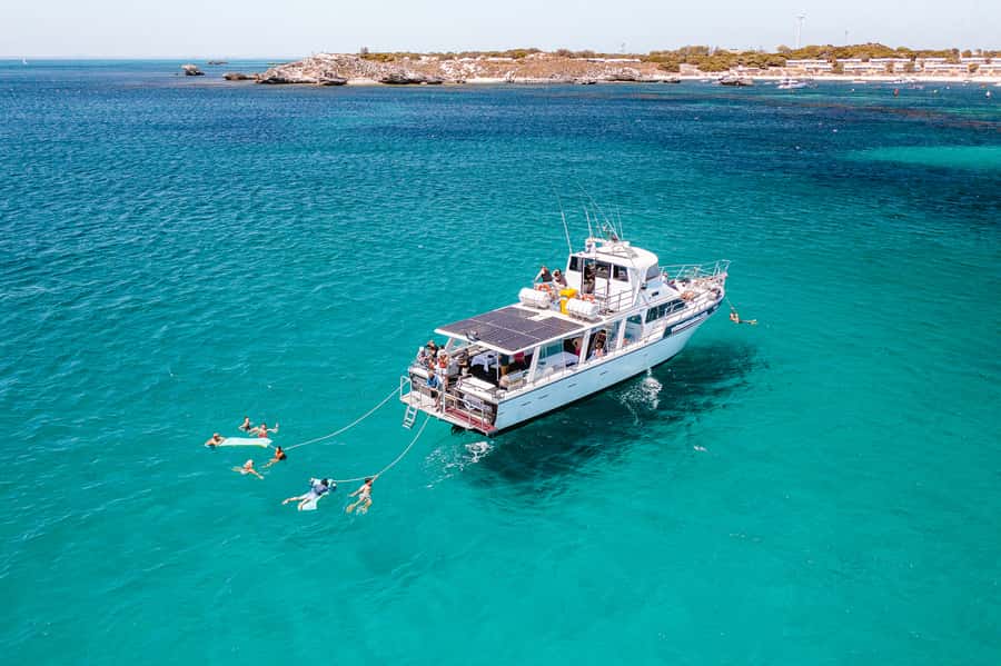 Rottnest: Luxe Island Seafood Cruise - Welcome Cocktails and the First Three Courses