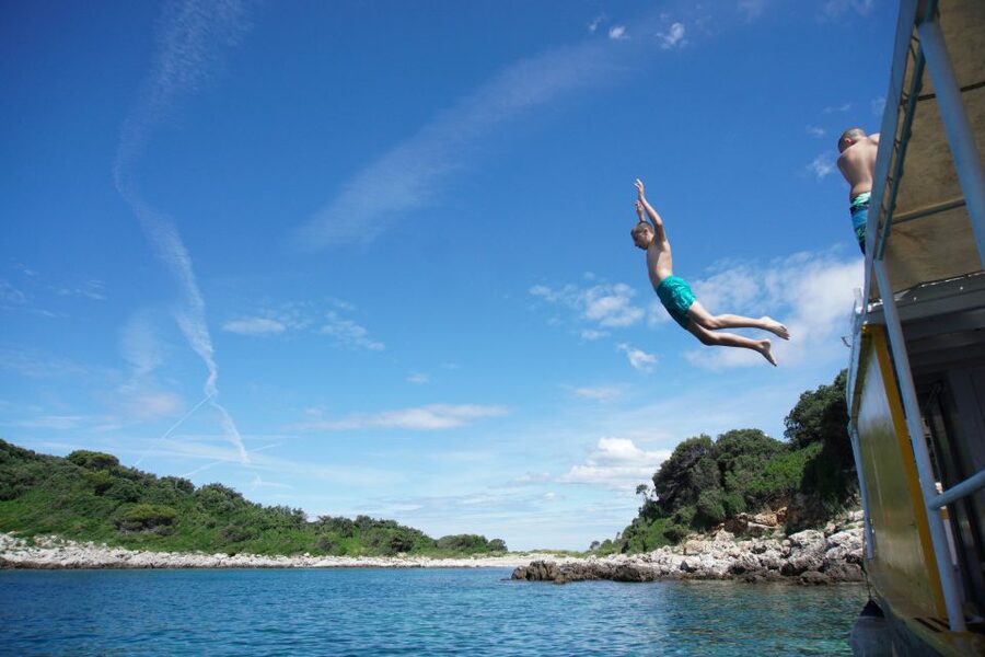 Rovinj Islands Boat Tour with Swimming - Canapés, drinks, and a light lunch on the move