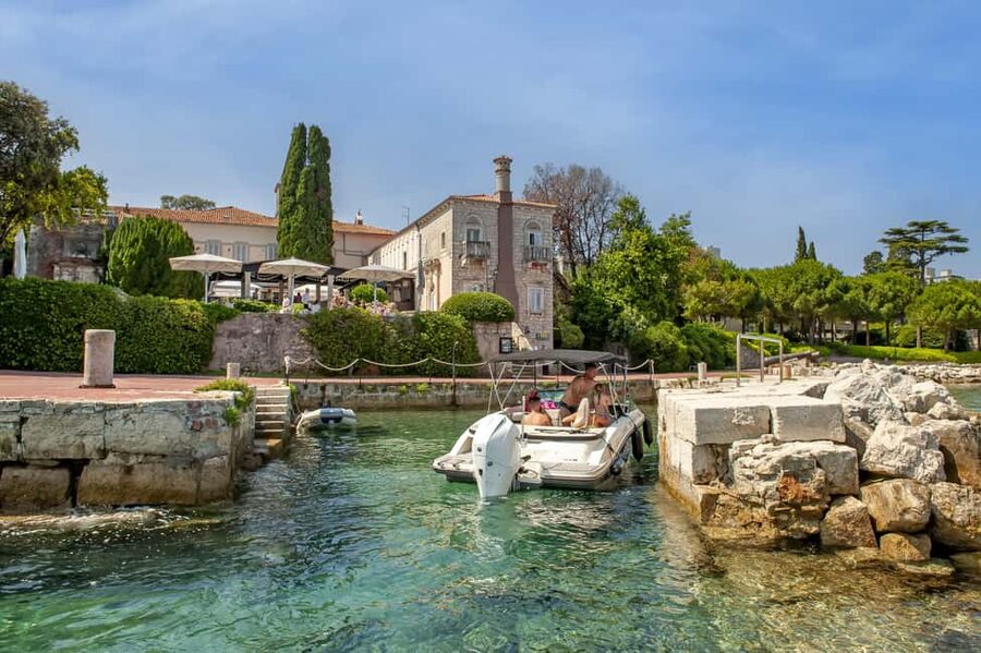 Rovinj: Luxury Island Hopping with Swimming & Snorkeling - Sveti Andrija and the first island views