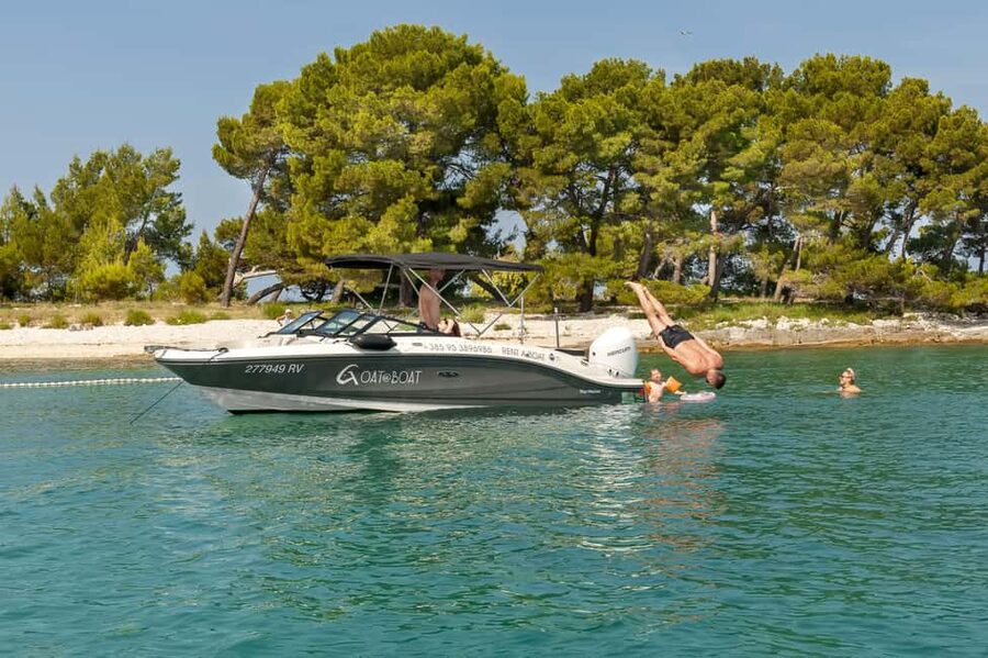 Rovinj: Luxury Island Hopping with Swimming & Snorkeling - Figarola, cold drinks, and a slower pause