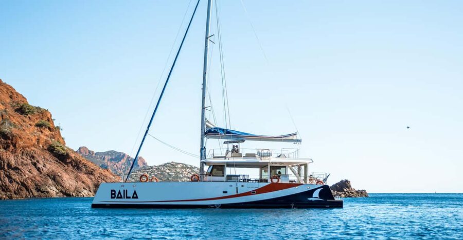Saint-Raphaël: Day Cruise with Meal to the Lérins Islands - Reaching the Lérins Islands around 11:15 AM