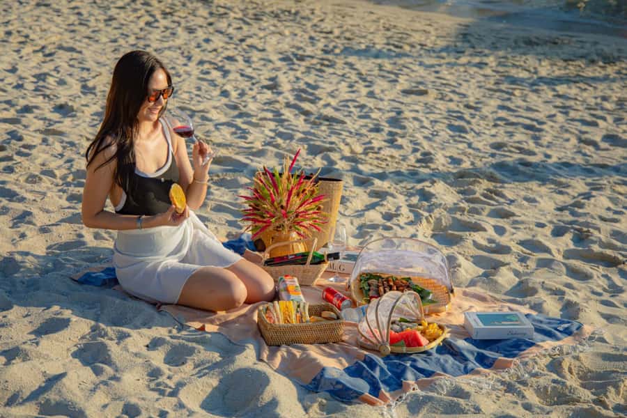 Samui: Pig Island Private Luxury Longtail Boat Tour - Beach time, snacks, and what costs extra